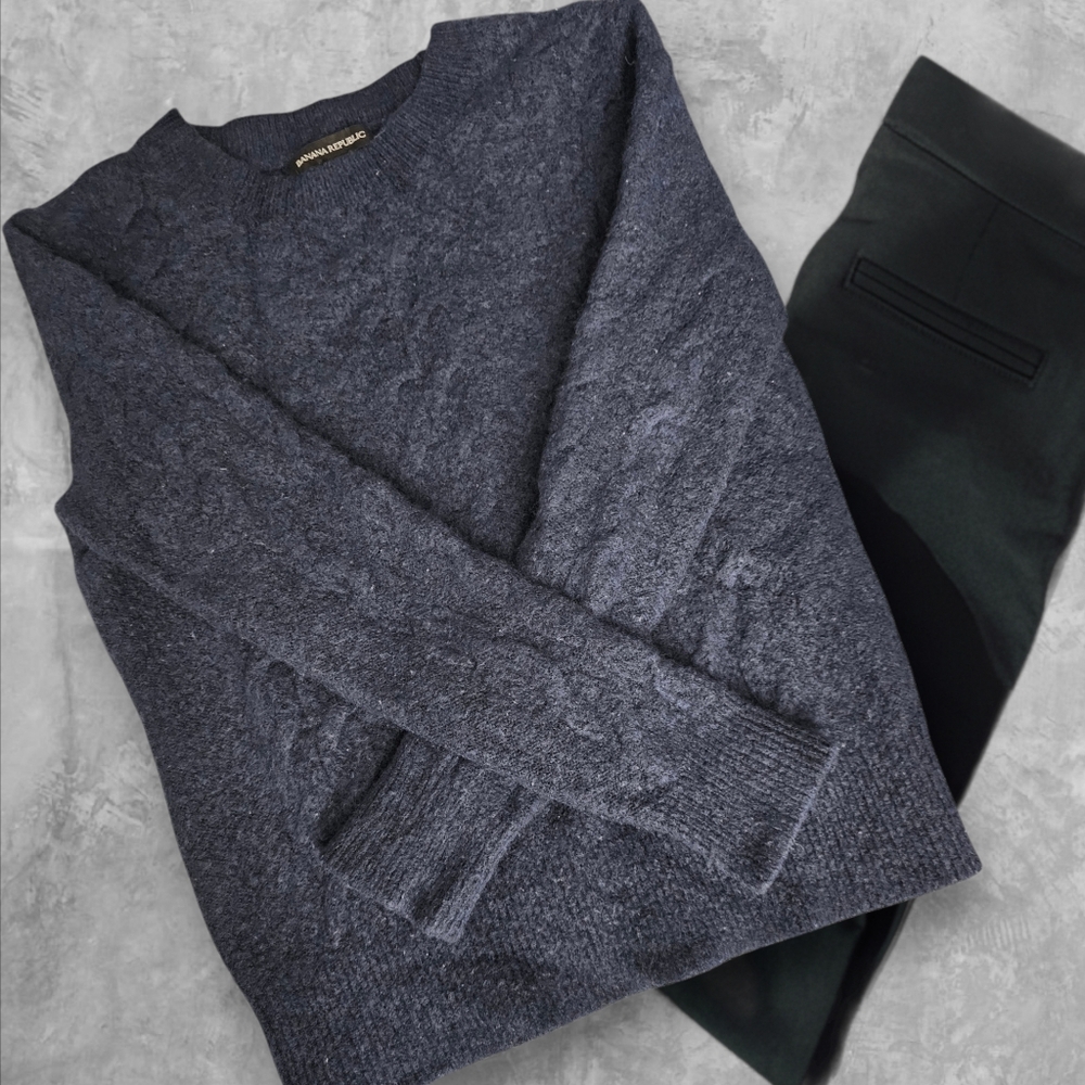 Banana Republic Women NAVY BLUE sweater.